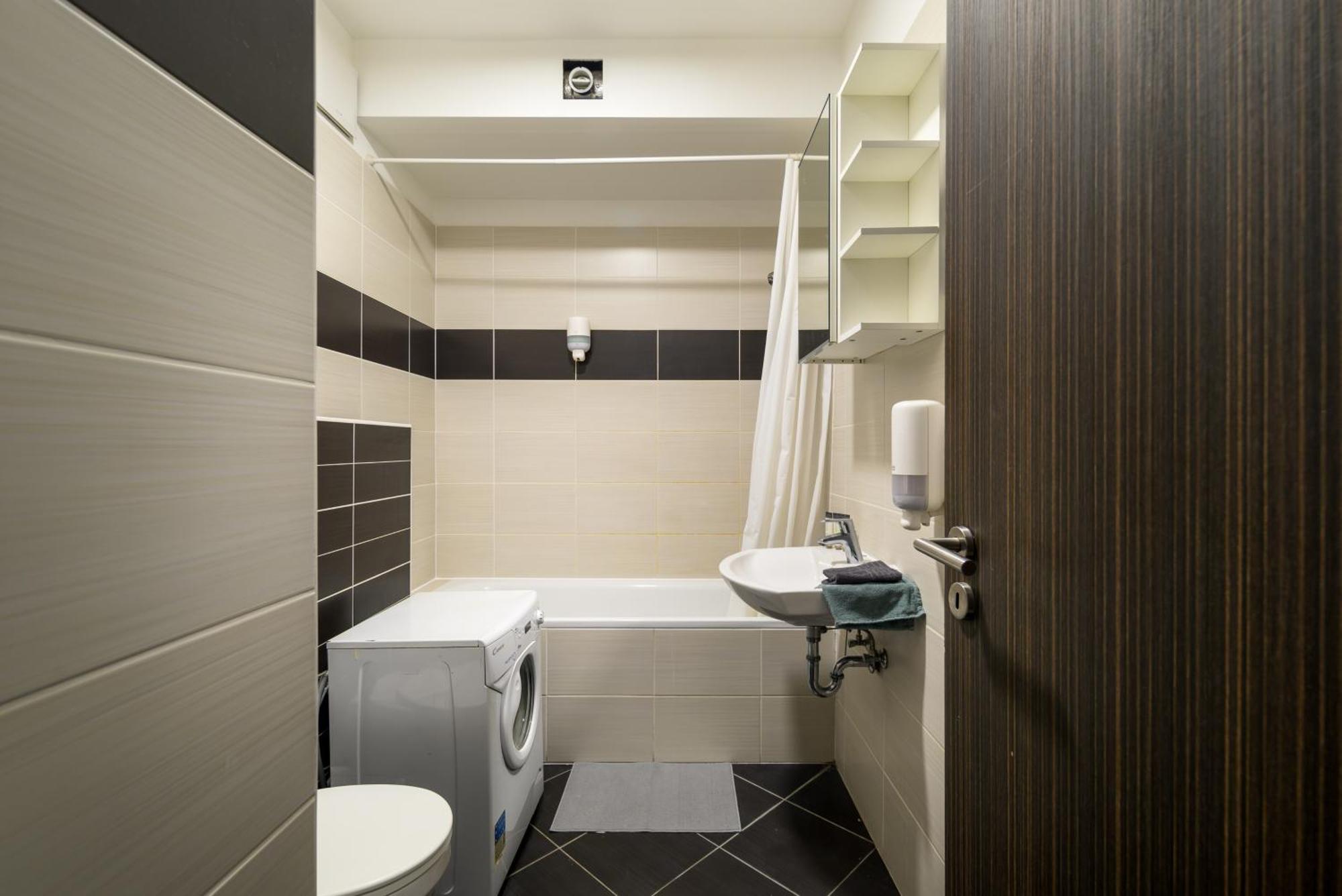 Sun Resort Residential Suite-Free Parking Garage Same Building Budapeste Exterior foto