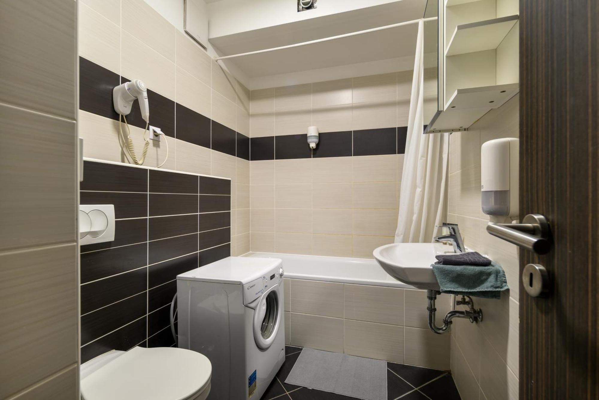 Sun Resort Residential Suite-Free Parking Garage Same Building Budapeste Exterior foto